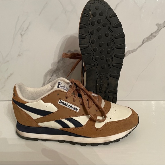 Men’s size 7 Reebok sneakers two tone , slightly used - Picture 2 of 6